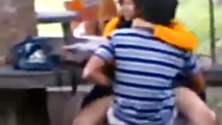 Bẩn thỉu Chiến lợi phẩm brunette SỮA. Rides tinh ranh xuất tinh xxx và được fucked doggy phong cách